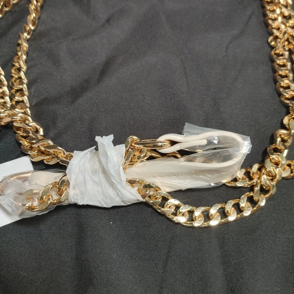 The Drop Cream Quilted Shoulder Bag with Gold Chain - Picture 9 of 12